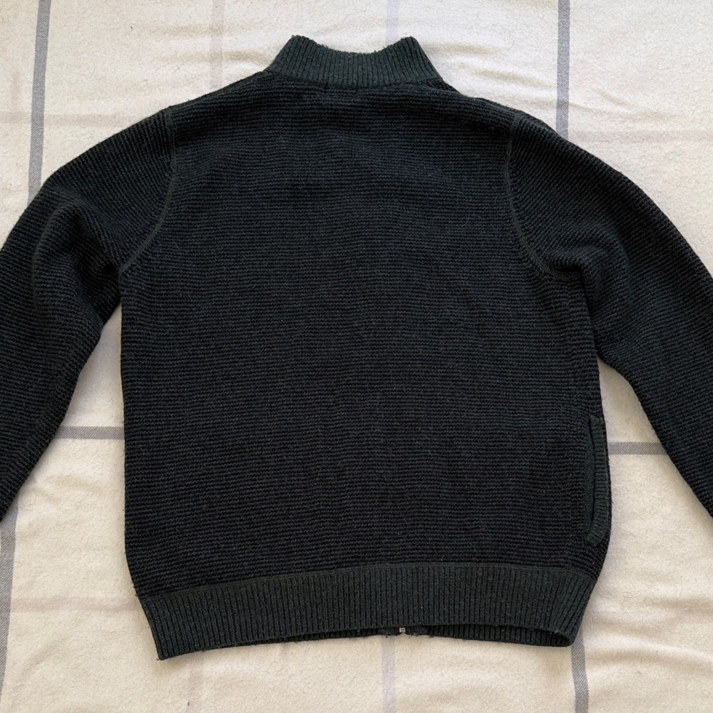 L.L. Bean Men's Dark Navy and Hunter Green Merino Wool Sweater - Picture 2 of 13